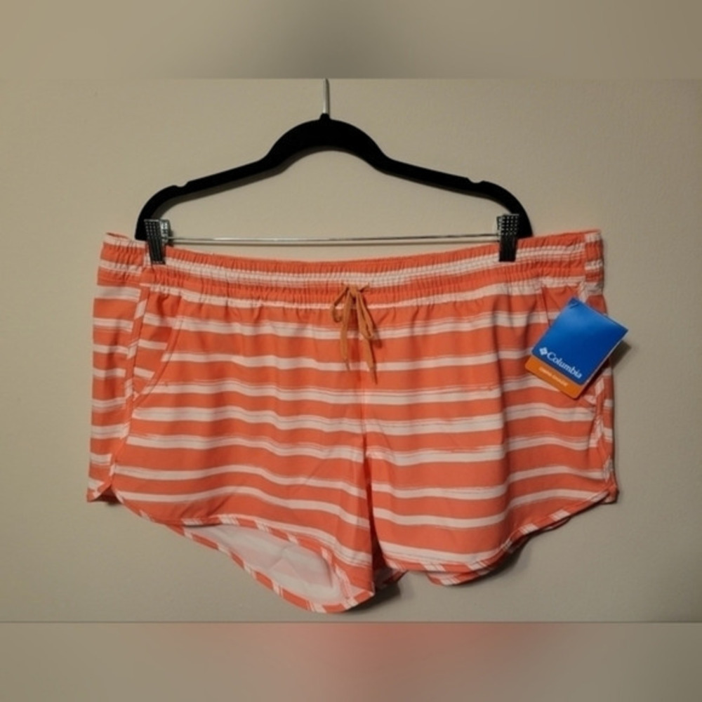 Women's Columbia Shorts‎